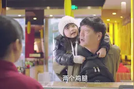 宝贝孙子叫爷爷，都是用英文叫的，不料爷爷笑得合不拢嘴！视频封面