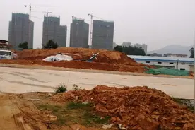 一台南方航空直升机停在广州永宁街，街坊四邻都来围观了视频封面