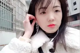 烦躁又无味的一天，到底什么事让她这么不高兴，？？？想不通