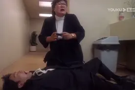 星爷被整蛊，害得星爷女厕所偶遇恶霸女上司，看星爷如何巧妙化解视频封面