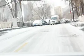 新手上路，雨雪天防滑链、雪地胎那个更靠谱，聪明的司机这样选视频封面