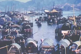1950年的香港，就是一个大渔村，看上去也挺穷的！视频封面