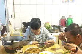 农民寒哥这样炖土豆茄子西红柿，营养又美味，闺女连汁都不剩视频封面