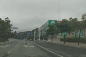 福州四大汽配城之一的永丰汽配城，有一家汽车频道主播的店视频封面