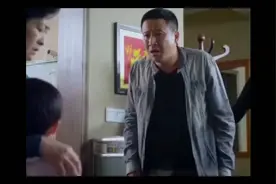 警察爷爷教育小孙子，男子汉不能撒谎。不溺爱孩子的做法是对的视频封面