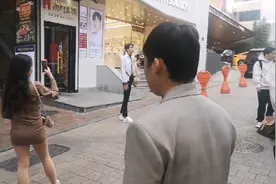 韩国明洞，多少女孩梦寐以求的地方，称为购物天堂，真不是虚名视频封面