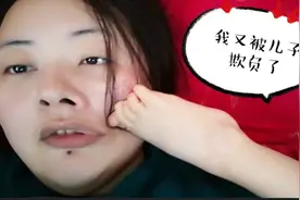 脚蹬妈妈的脸，脚踩爸爸的头，面粉撒一地，都是我家熊孩子干的事视频封面