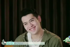 徐锦江儿子评价爸爸是小公主 这儿子也太宠爸爸了 暖哭视频封面