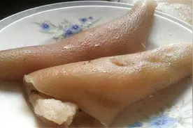 猪皮上的毛还用镊子拔？教你个简单妙招，3分钟去毛，省事又方便视频封面