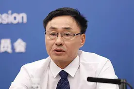 “先诊疗、后付费”卫健委：我国贫困患者医疗费人均自付10%左右视频封面