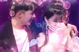 喜欢一个人眼神总会不自觉的看向她视频封面