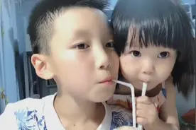 妹妹看到bboy俊哥哥在喝椰汁，马上拿一根吸管过来要一起喝视频封面