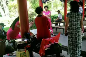 这些女同志活的精彩，生活有滋有味，好的很视频封面
