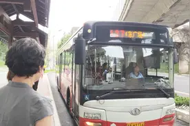成都137路公交车在网络持续走红，我坐了一次，也彻底晕了！视频封面