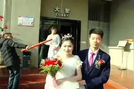 江西30岁姑娘第一次结婚，新郎才25岁，猜猜为啥要娶她视频封面