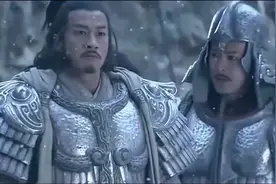 项羽军队在冰天雪地里啃冰块，韩信却坐在马车里，舒服的吃着鸡腿视频封面