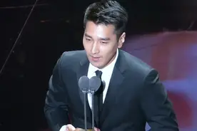 杨澜台上调侃赵又廷，整容式的演技属于哪个门派，赵又廷神回答视频封面