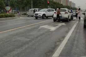 尉氏县尉州大道与阮籍路发生交通事故