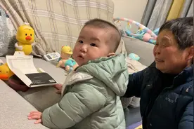 胖蛋耳朵里面掉出来那么大坨耳屎😱听力果然好了很多啊😂视频封面