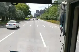 看样子沈海高速阳江段改扩建双向八车道很快通车了！视频封面