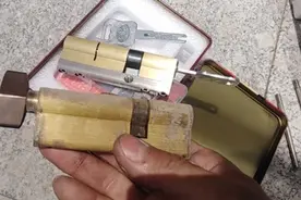 网点断桥铝铝合金门锁，换新锁芯后钥匙扭不动？老师傅告诉你奥秘视频封面