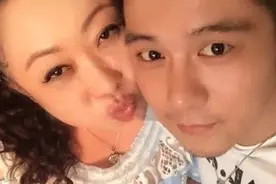57岁张海燕恋上20岁男模，高调秀恩爱，以“老公”“老婆”互称视频封面