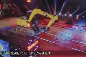 中国小伙开挖掘机走“钢丝”，电视台现场直播，年薪370万值吗视频封面