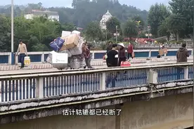 越南从中国拉货小小自行车拉的变形，1000公斤怎么拉过来的视频封面