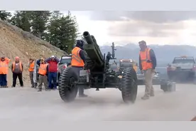 测试新型M101榴弹炮视频封面