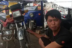 125摩托车前减震漏油怎么办？师傅教你在家里简单更换减震油封视频封面