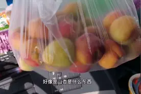 货车司机在高速口偶遇当地人强买强卖，不买就不让走，咋回事视频封面