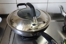 今天他在家里煮香肠，你知道如皋人香肠是怎么煮的吗视频封面