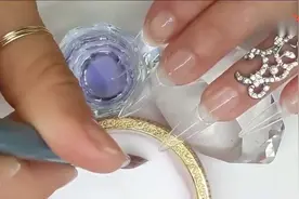 糖果色美甲制作，真想不到，这种颜色的美甲还带夜光效果，真好玩视频封面