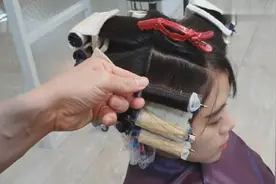 30岁女性短发烫了个“满头烫”，很美很时尚，气质真好视频封面