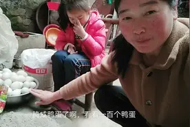 农村大姐教你个新方法，用草木灰腌鸭蛋，保证个个也流油不信你试视频封面