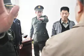 猖狂至极！农民冒充中央密使硬闯警局劫狱，一查发现还有私人军队视频封面