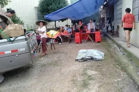 湖南农村办白事，宴席上第一道菜有讲究，看看都吃些啥视频封面