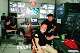 在小区物业管理公司，做一名收费员和监控员，每天的日常工作情况视频封面