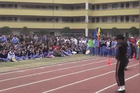 学生校运会上超强模仿杰克逊！震撼全校师生！演绎杰克逊