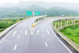 路口上高速，这样会另收费吗？视频封面