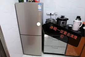 冰箱会散发出一股味道，有可能是这个地方在作怪