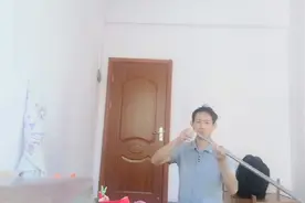 深圳租房，装一个1米宽的蚊帐要花十几分钟，说简单还是很费力气