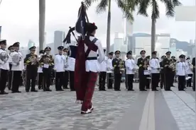 中国解放军军乐团和香港警察乐队，风笛合奏，祝福友谊地久天长视频封面