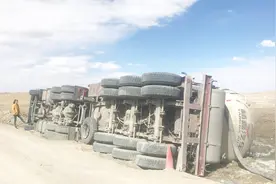 自驾羌塘无人区发现一辆遗弃的卡车，这真的不要了吗视频封面