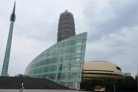 郑州的地标式建筑：大玉米楼，在如意湖边视频封面