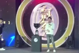 IG夺冠，战队老板王思聪庆功宴抽奖，奖品竟然是百万豪车视频封面