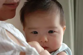 为什么有的婴儿一放下就哭，抱起来就不哭了？