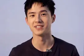 为什么刘昊然如此受大家喜欢？知道他为粉丝做的事说明了一切!视频封面