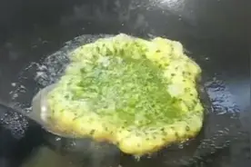 这才是韭菜煎鸡蛋的正确做法，简单易学，大人小孩都爱吃。视频封面