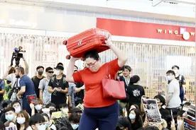 无视警告？民航局出手后，国泰航空公然违反限制！道歉后没行动？视频封面